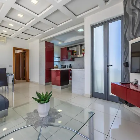 Appartement Penthouse With Pool And View By Homely