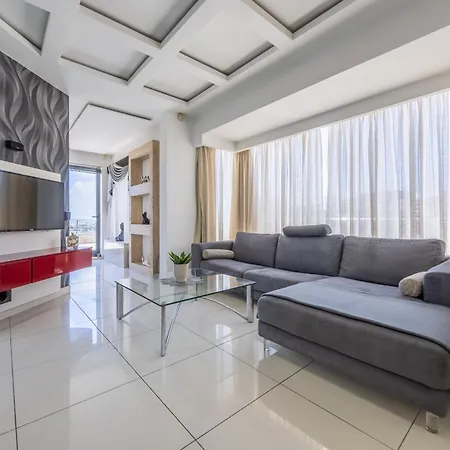Penthouse With Pool And View By Homely * Mellieha